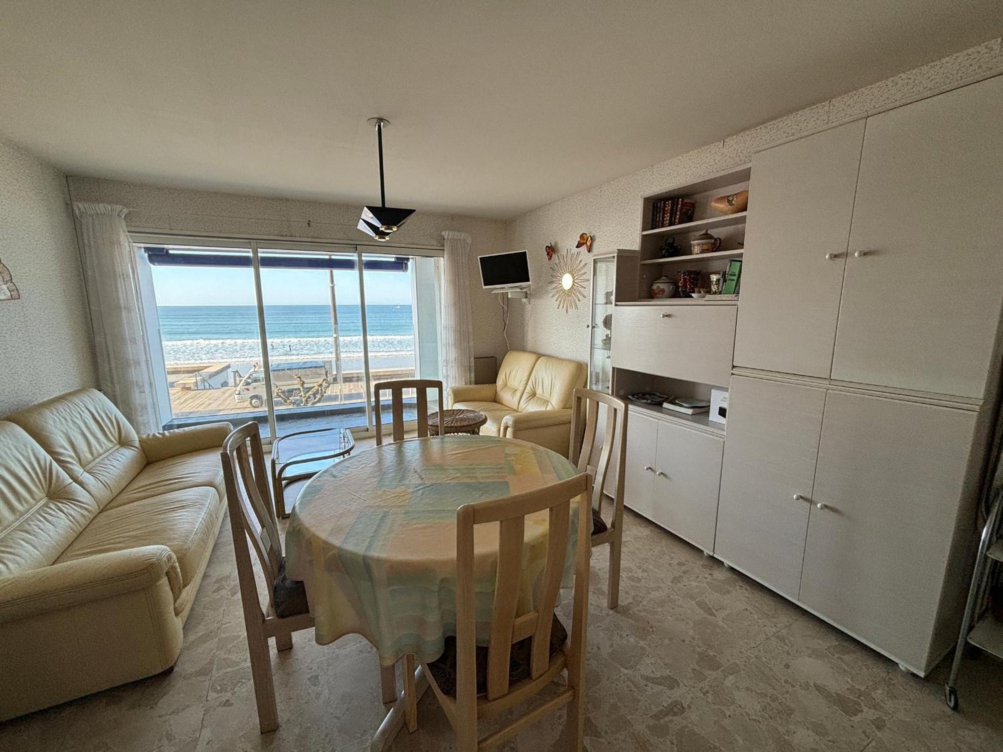 Appartement T2 Avec Balcon Et Vue Mer, 1Er Etage, Ascenseur, Tv, Cuisine Equipee - Fr-1-197-466 Les Sables-dʼOlonne Buitenkant foto