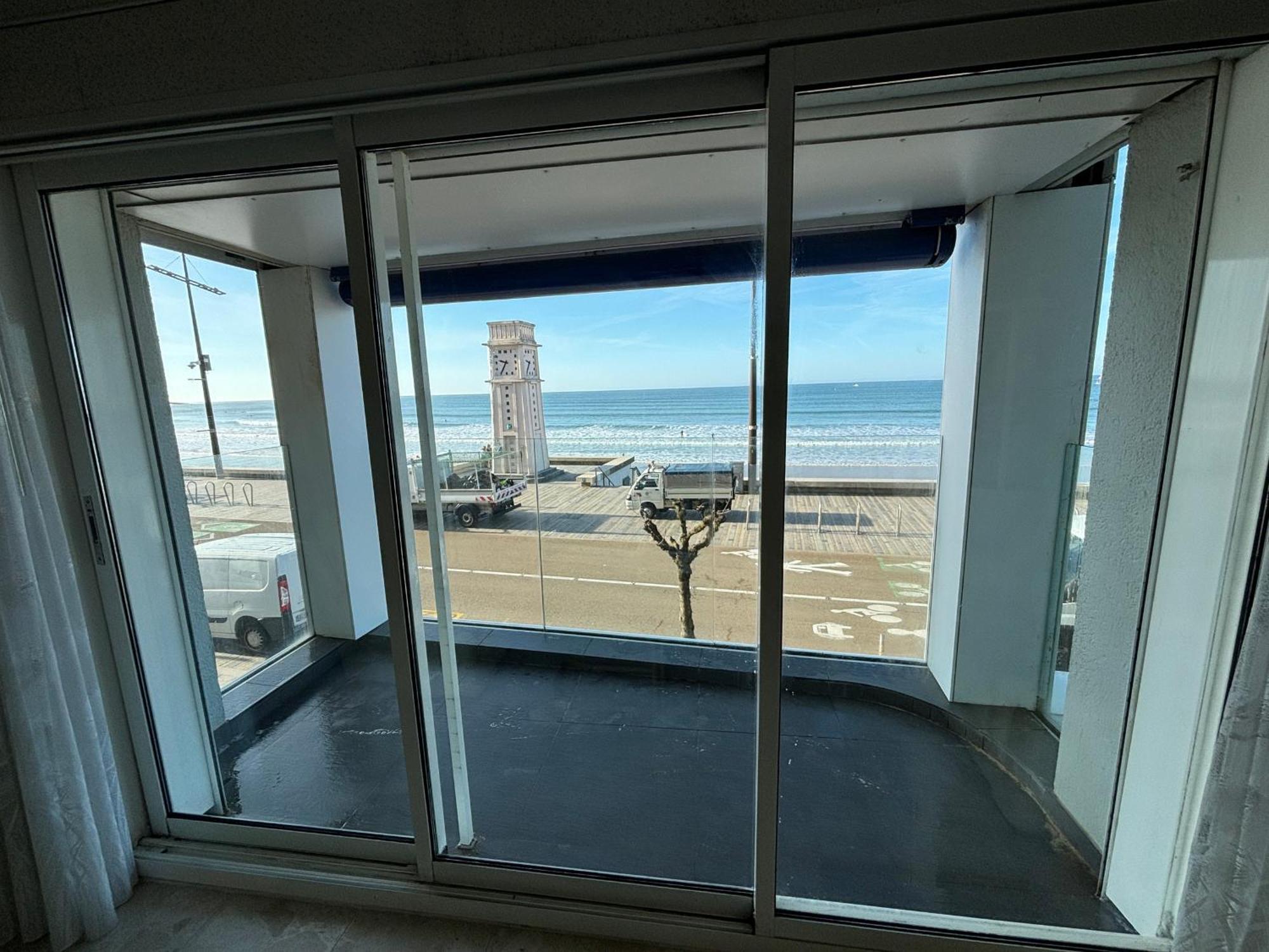 Appartement T2 Avec Balcon Et Vue Mer, 1Er Etage, Ascenseur, Tv, Cuisine Equipee - Fr-1-197-466 Les Sables-dʼOlonne Buitenkant foto